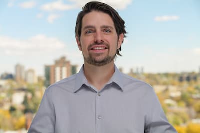 Jeff Richmond's headshot in front of the Denver skyline