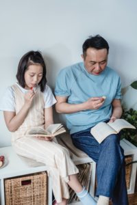 dad and child reading